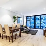 Luxuriuous 1 Bedroom In 16 On Bree
