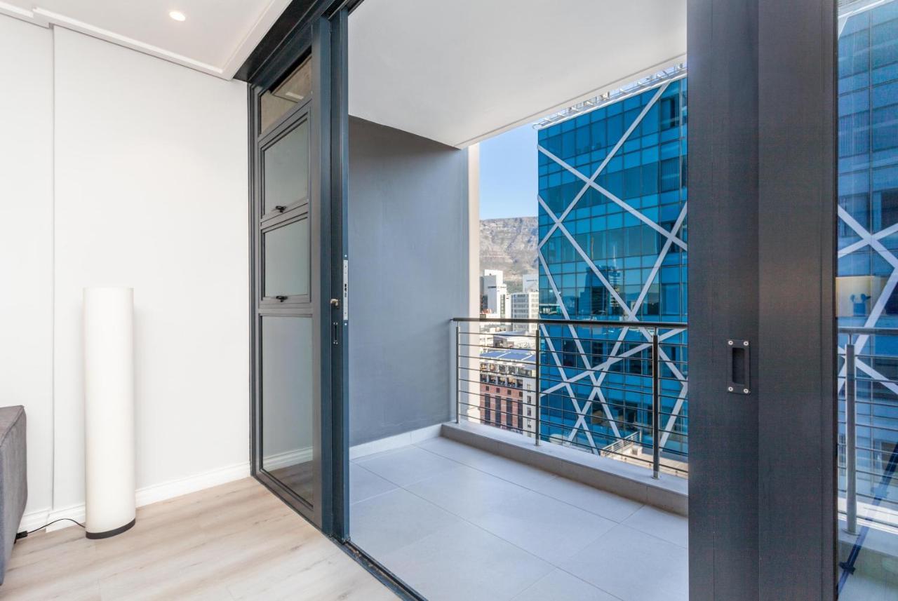 Luxuriuous 1 Bedroom In 16 On Bree