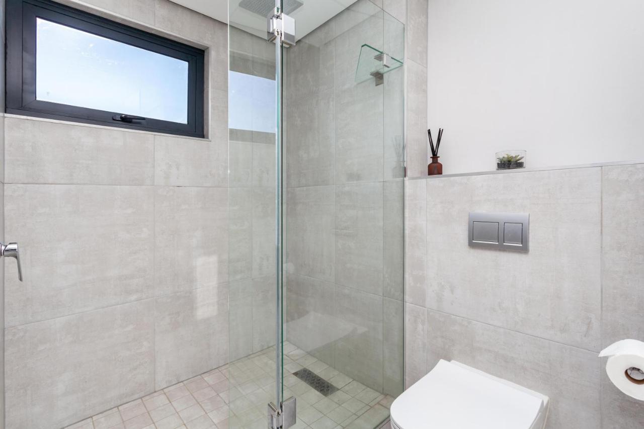 Luxuriuous 1 Bedroom In 16 On Bree Cape Town